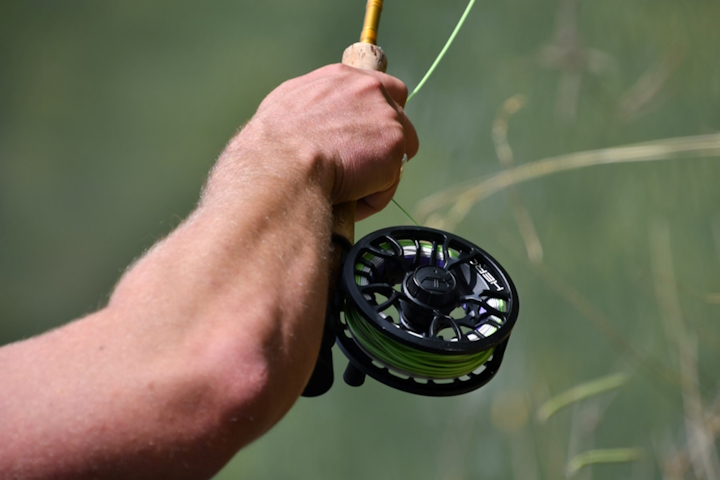 Moniteur guide de pêche à la mouche