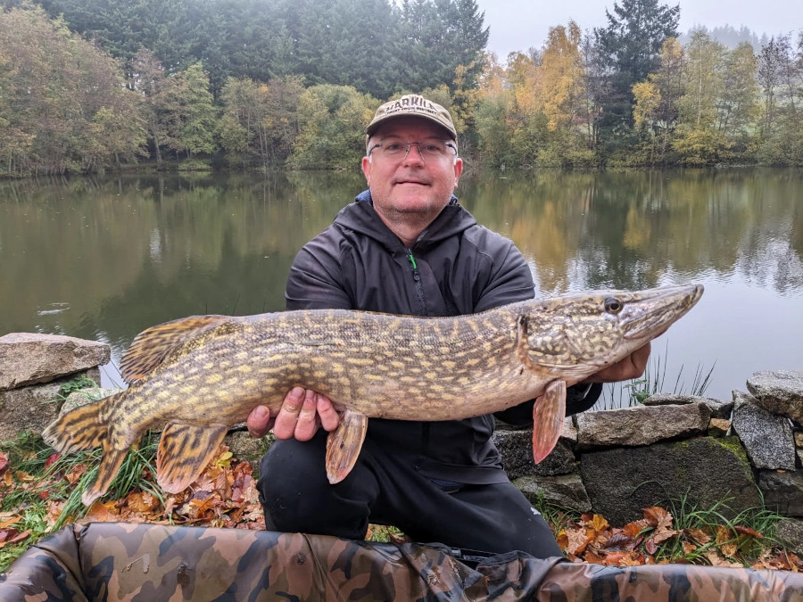 moniteur guide de pêche dans le Puy de Dôme